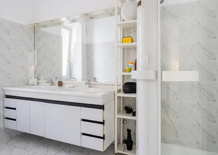 Magnolia - High Standing Floor Apartment